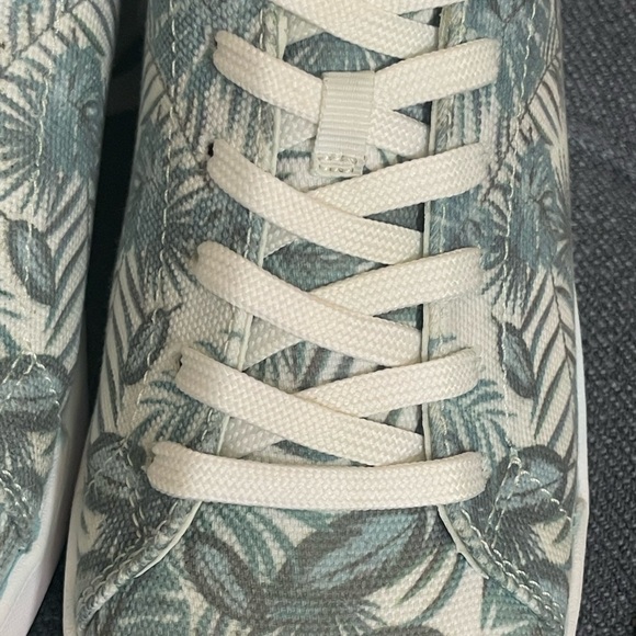 Rieker White and Green Leaf Pattern Sneakers size 38(7-7.5 USA) - Picture 12 of 16